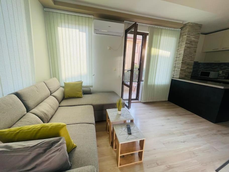 Breeze Apartment Burgas Stad Buitenkant foto